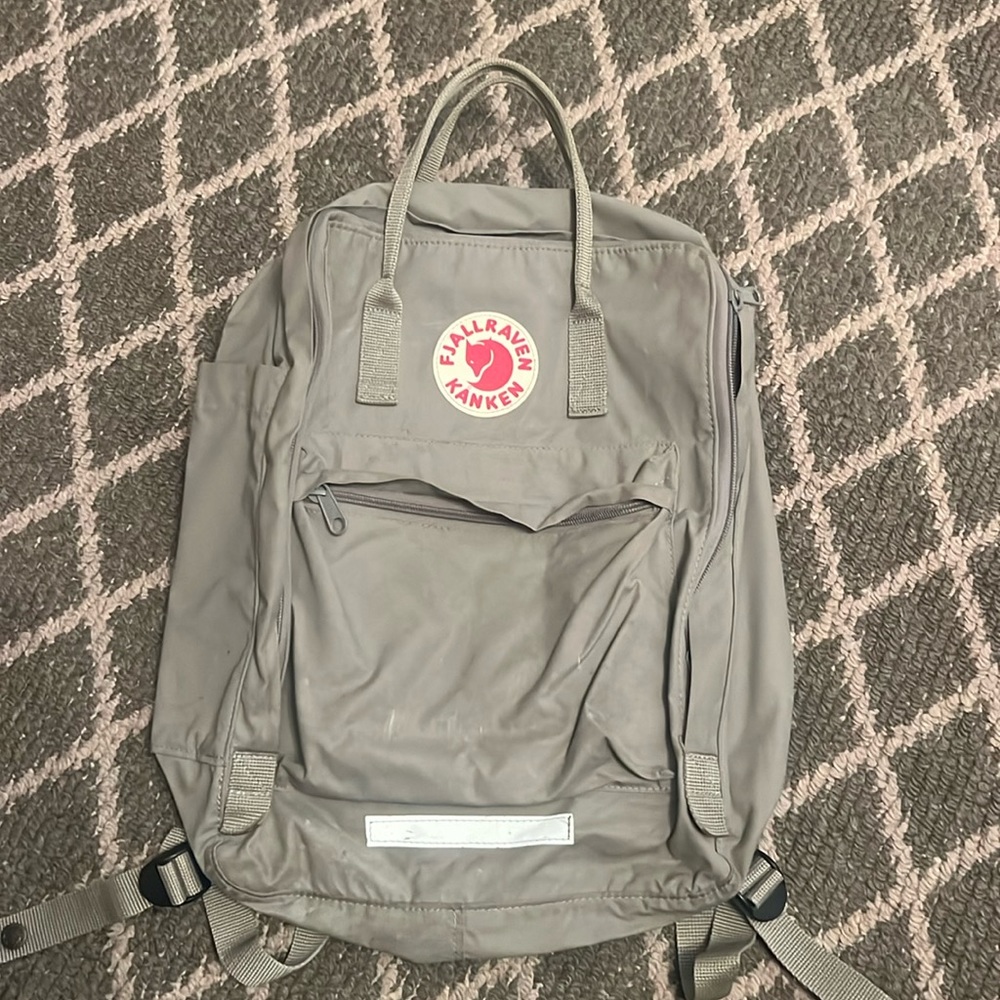 Grey fjallraven kanken backpack